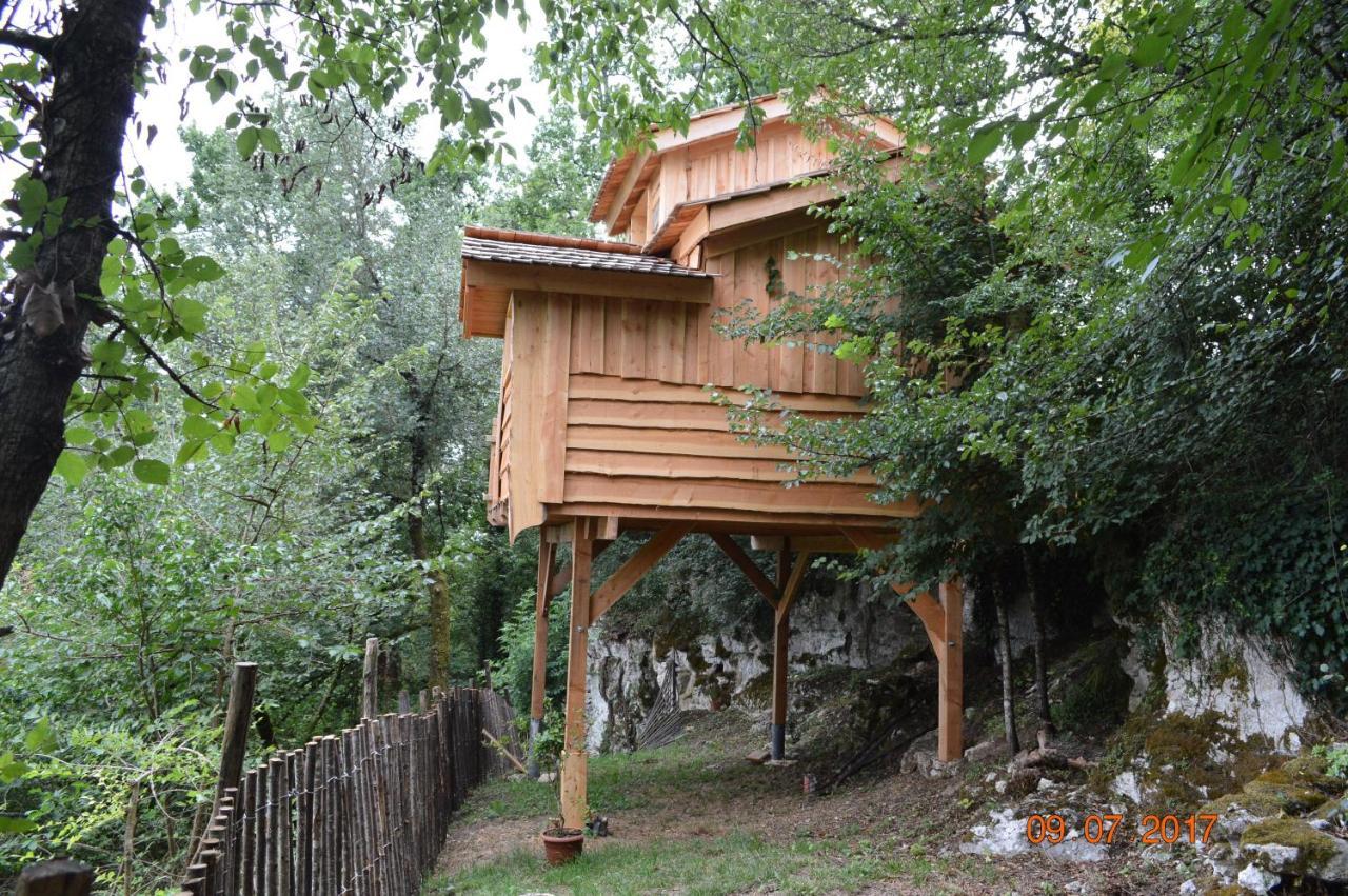 Nuits perchées à Laroque Acomodação com café da manhã Saint-Antoine-de-Breuilh Exterior foto