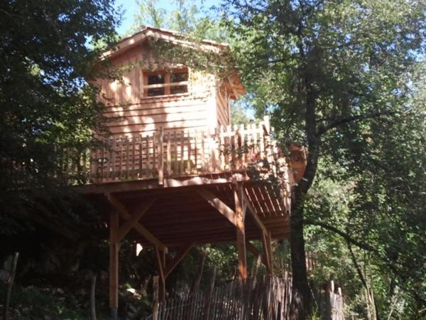 Nuits perchées à Laroque Acomodação com café da manhã Saint-Antoine-de-Breuilh Exterior foto